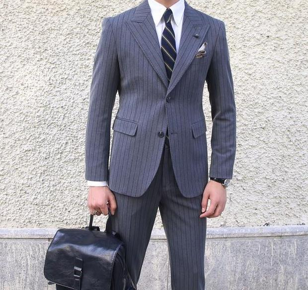 西服定做的過(guò)程涉及到多個(gè)重要的環(huán)節(jié)和步驟，